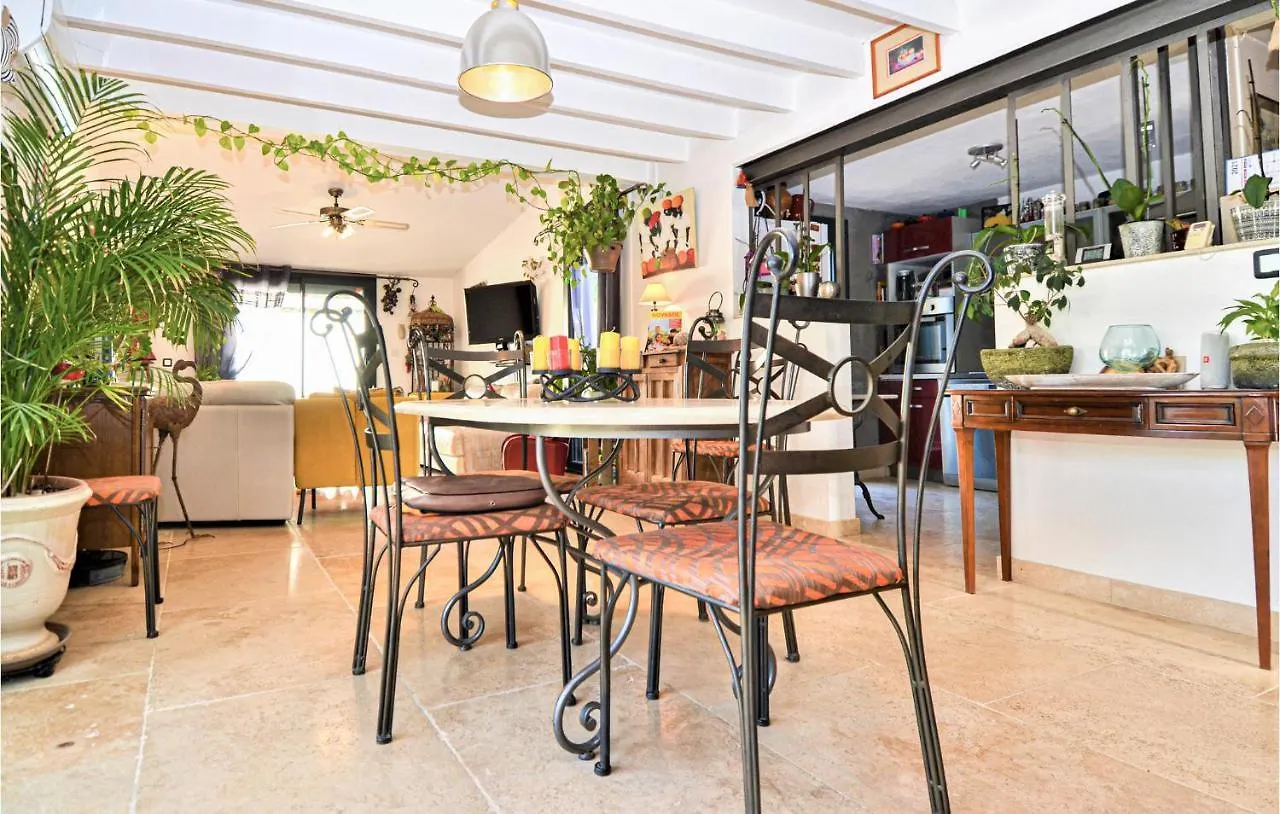 Amazing Home In Le Pontet With Jacuzzi Holiday home