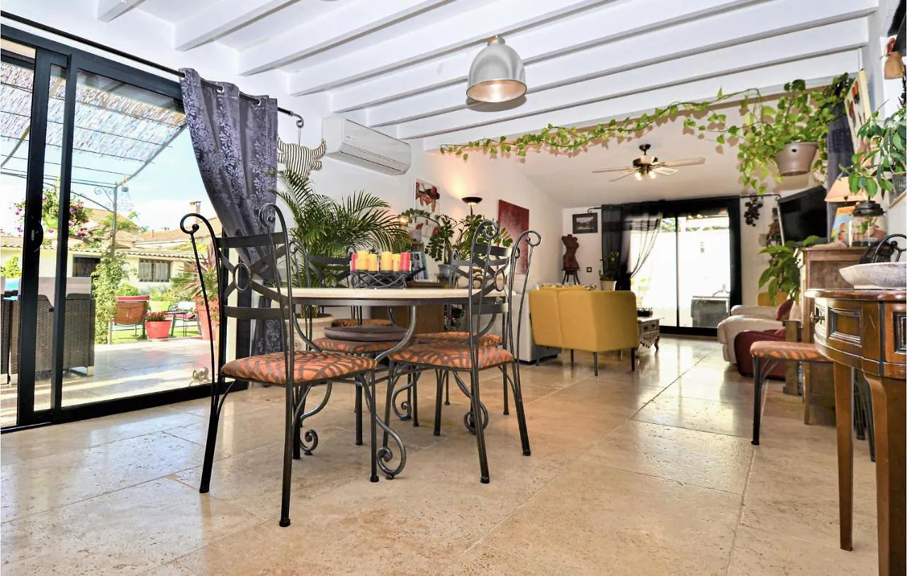 Amazing Home In Le Pontet With Jacuzzi 0*, Le Pontet (Vaucluse) Francia